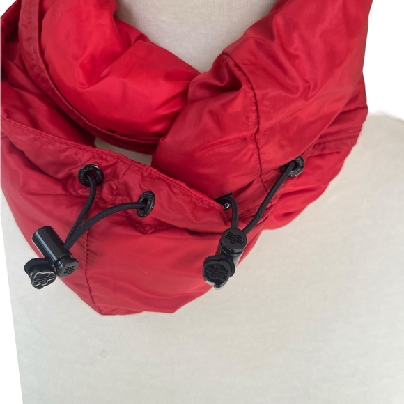 Moncler Down Filled Red Nylon Infiniti Scarf Wrap Scarf Red Winter Luxury - Picture 3 of 9
